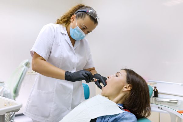 O que é a anamnese odontológica e dicas de como fazê-la - DVI Radiologia